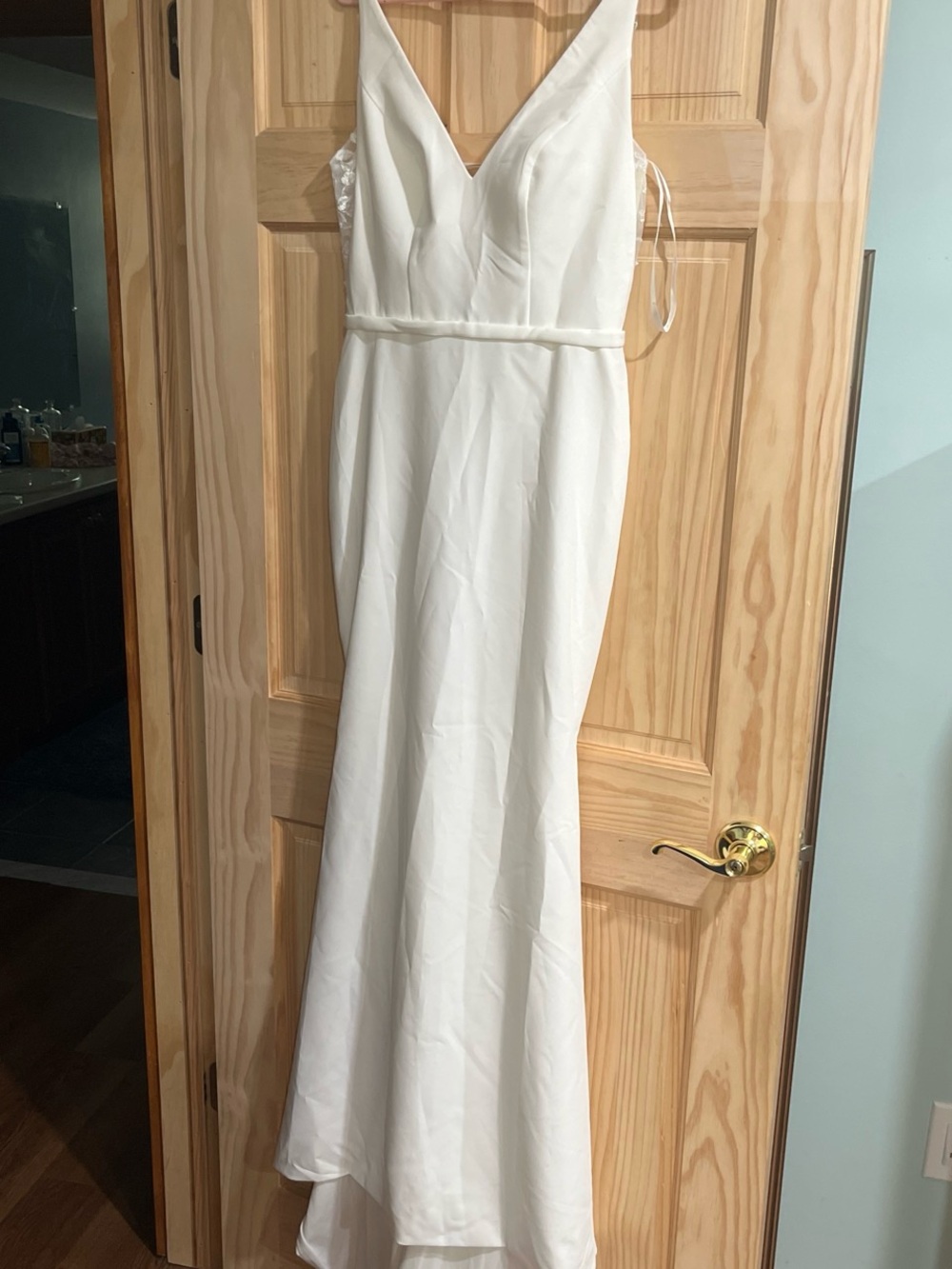 Stacees brand new White V-Neck Fitted Wedding Dress - Picture 6 of 7